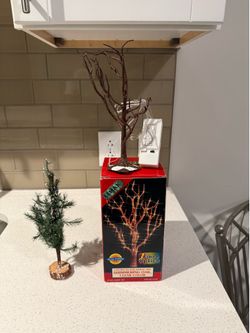 Lemax fibre optic shimmering oak tree and snow faux tree