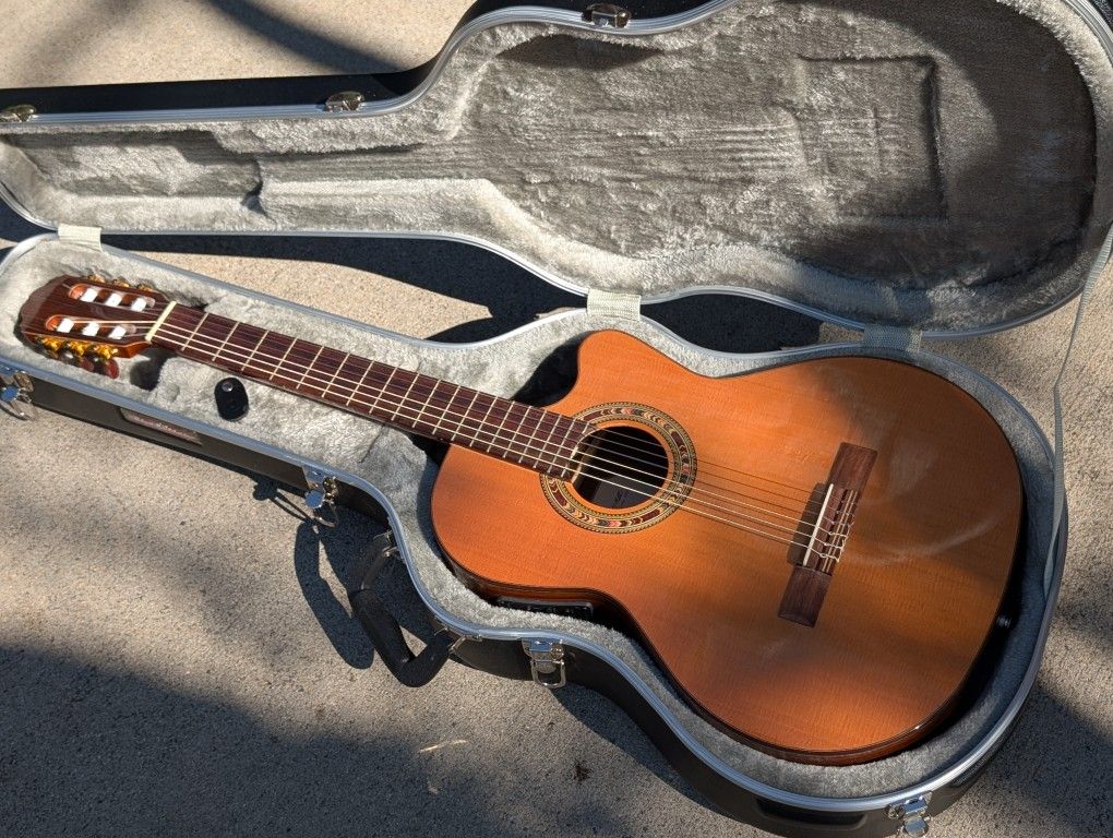 Kremona Verea Cutaway Acoustic-Electric Nylon Guitar Natural