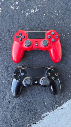 2 Sony PS4 DualShock 4 Controllers