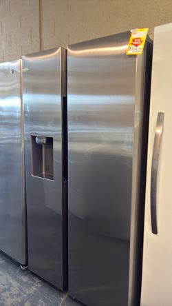 Like new Samsung side by side stainless steel refrigerator