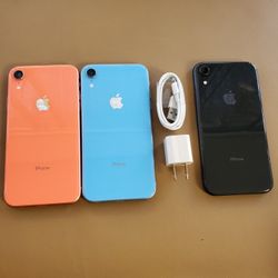 iPhone Xr - UNLOCKED - Like New  