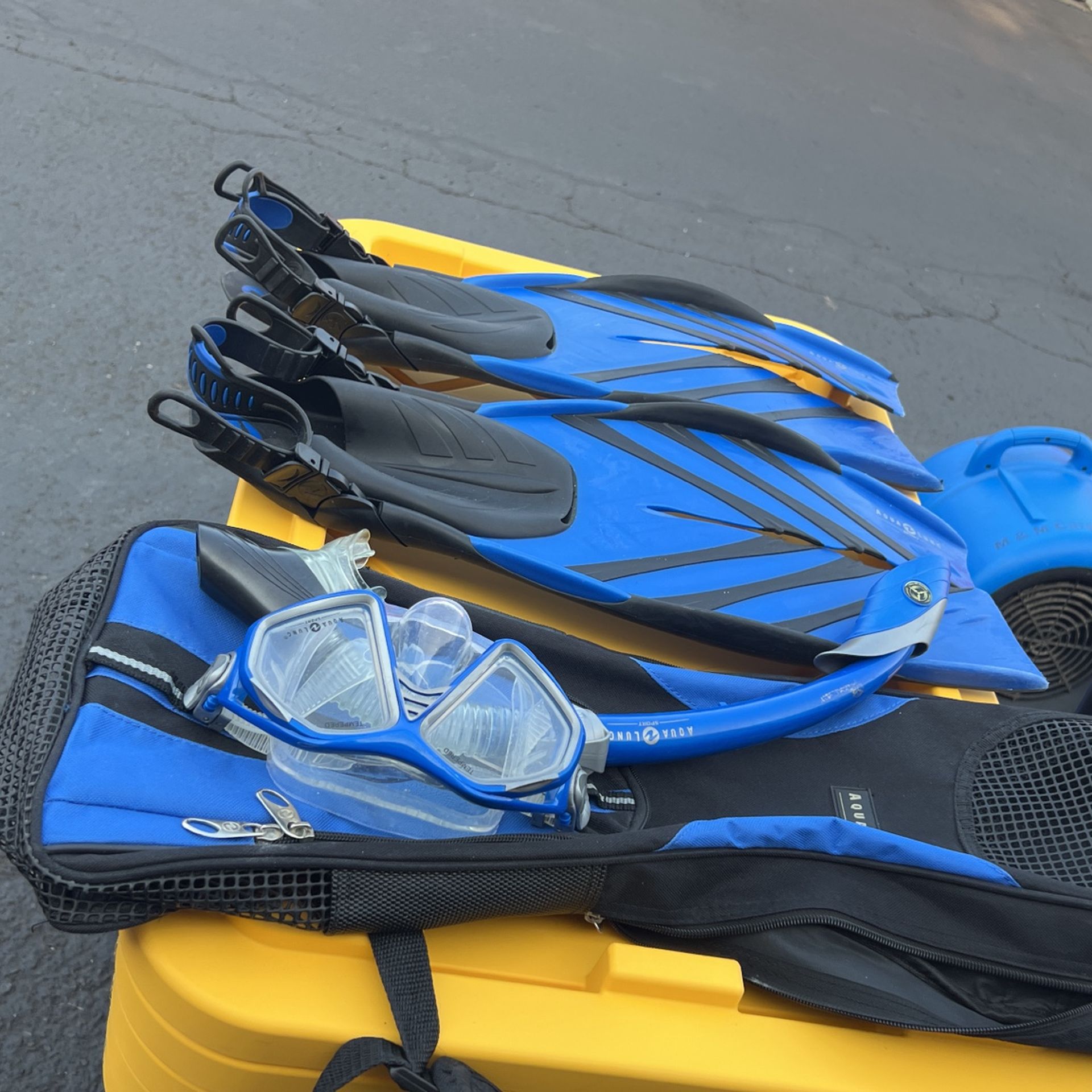 Snorkel mask and snorchel set for adults