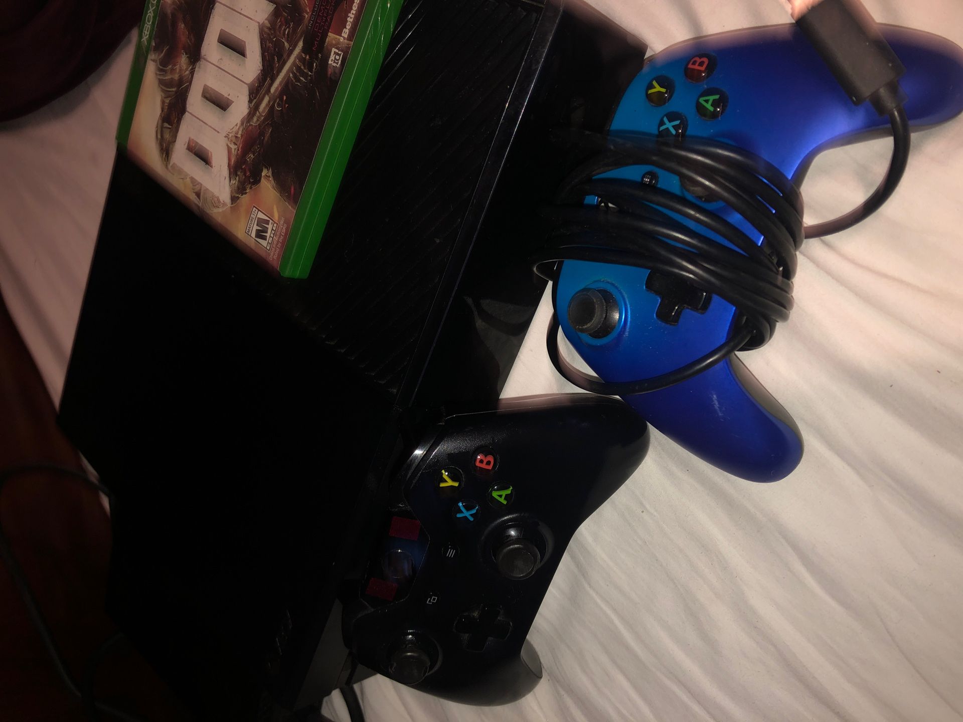 XBOX ONE WITH DOOM 2 CONTROLLERS