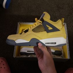 Jordan 4 Retro Lightings