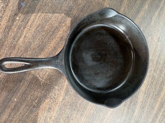 Cast Iron Skillet Pan by WAGNER 9"
