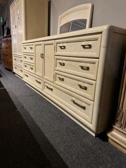 Dresser With Mirror 
