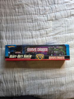 HOT WHEELS HEAVY-DUTY HAULERS GRAVE DIGGER MONSTER JAM 2008 RARE NIB—BLACK AUTOGRAPHED
