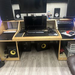 Professional Studio Desk 