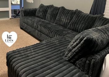 FREE White Glove Delivery – S300 Gia Gray Sectional | Brand New