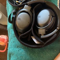 JBL TOUR ONE HEADPHONES 