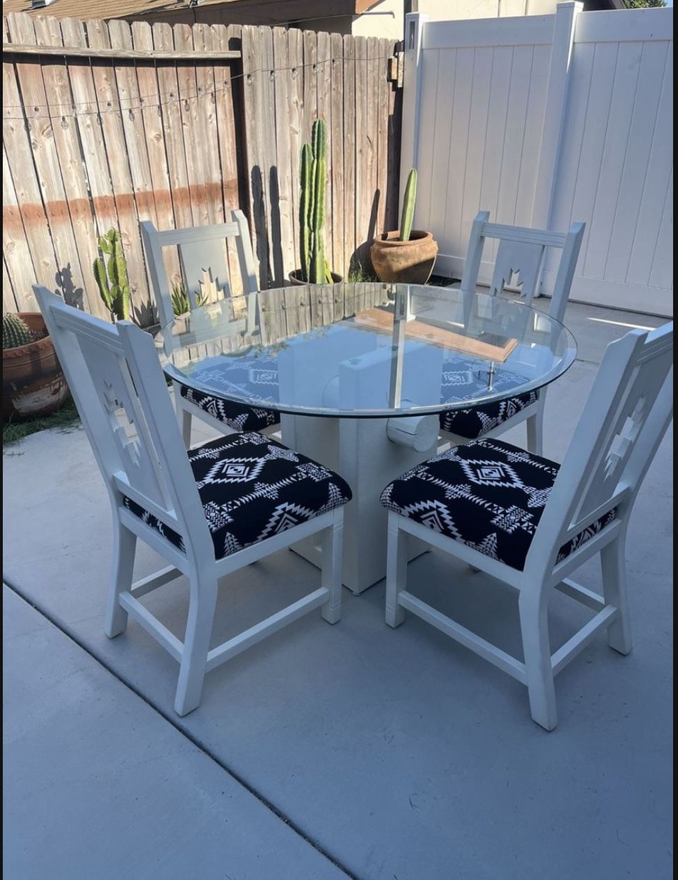 round glass dining table for Sale in San Bernardino, CA OfferUp