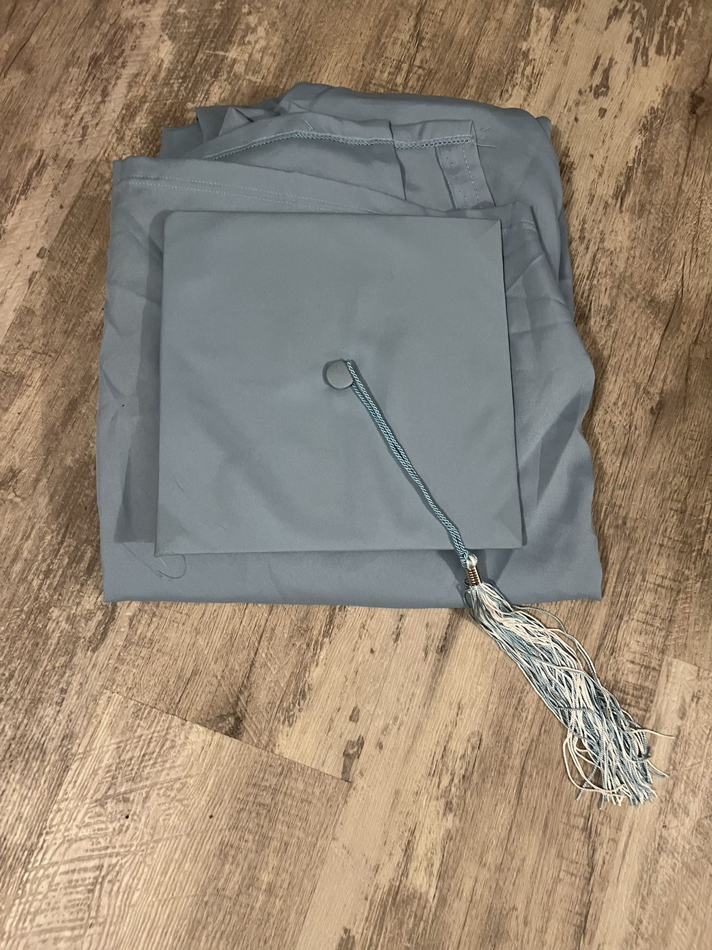 ** BRAND NEW ** Columbia OH Greenweaver Bachelor Cap & Gown Set