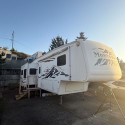 2004 Montana 3880RL