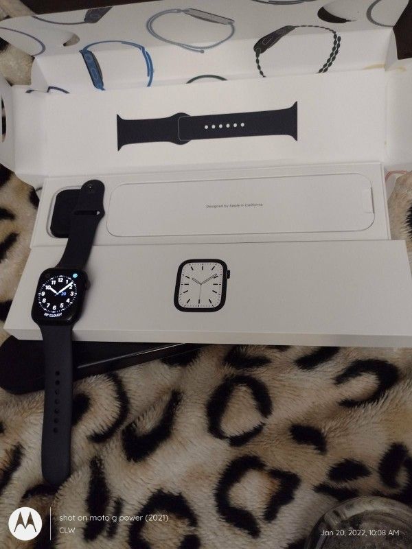 Apple Watch 256<>344<>1451 just wanna said yesterday is my wedding anniversary🥳 and i received so many gift from my uncle, cousin, https://offerup.c