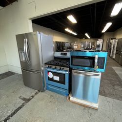 APPLIANCE BUNDLE ( FRIGIDAIRE REFRIGERATOR - STOVE - MICROWAVE - DISHWASHER )