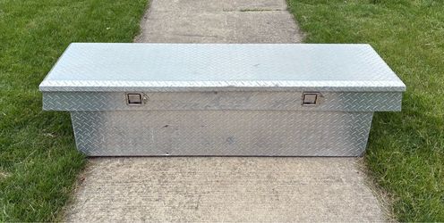 Large Delta Diamond Plate Truck Tool Box