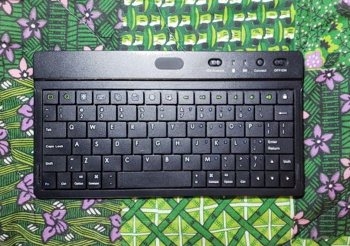 Rechargeable Wireless Bluetooth Keyboard