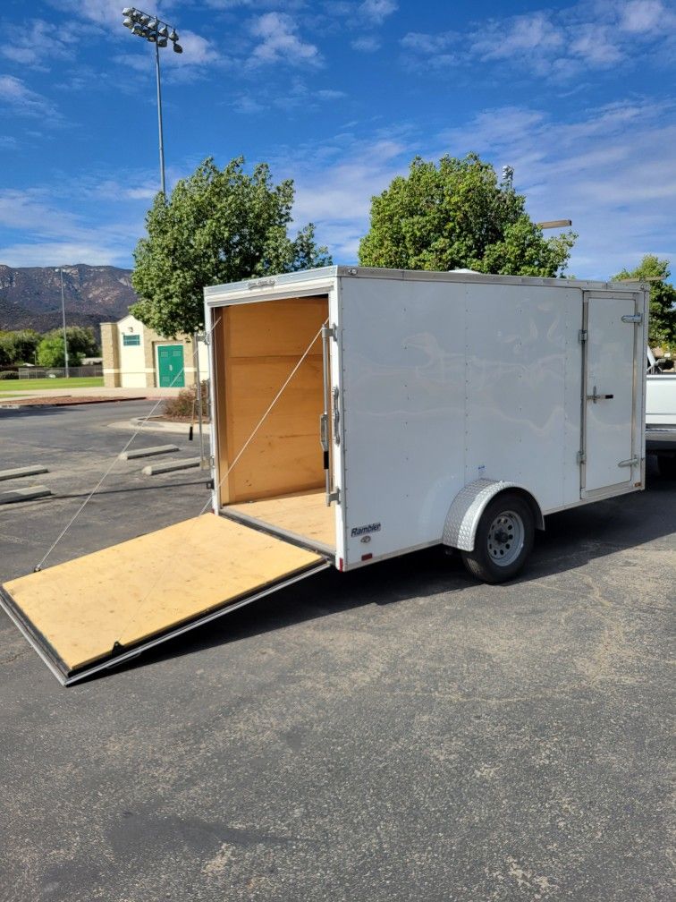 12 by 6 by 6 .. Enclosed Cargo Trailer.... 2021 forest river........ like new .... California title