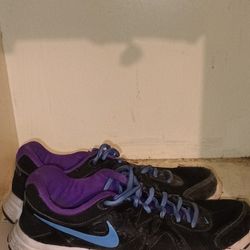 Women's Nike Shoes 