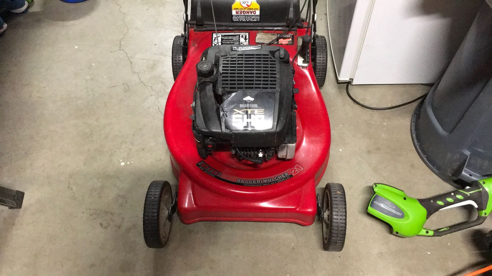 21 Inch Briggs And Stratton Self Propelled Lawn Mower