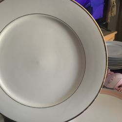 White And Gold Glass Plates 