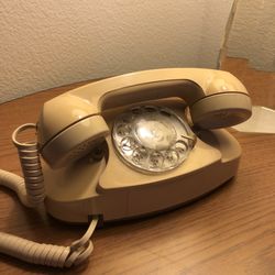 Vintage dial phone 📞 in excellent working condition 👍🏻