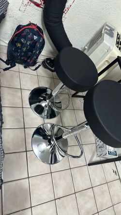 New barstools 40$ both