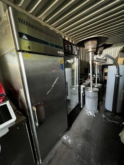 Out of business, everything goes!Everest commercial refrigerator 