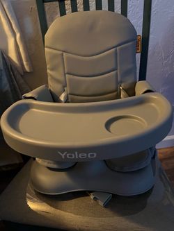 Yoleo Booster Seat with Tray