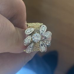 14k Gold - Diamond ring 11.2 grams 