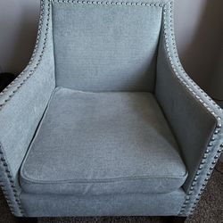 Comfy Chair To Bring Color In Any Room