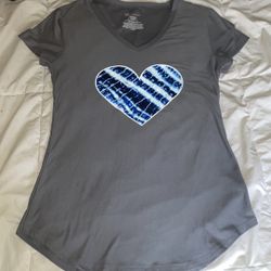 No Boundaries Medium Grey stretch T-shirt With Heart Logo Gray and 