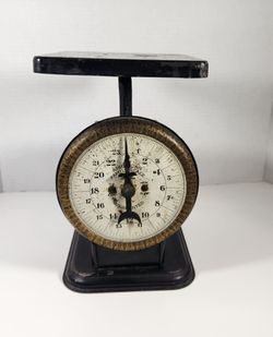 ANTIQUE AMERICAN FAMILY SCALE
