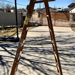 Werner W368 8 ft Type II commercial wood step ladder