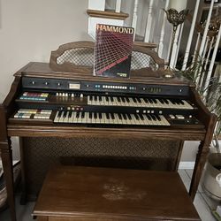 Hammond Organ (Model 146-115) & Stool