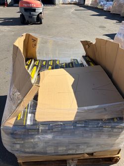 Pallet of Shocks/Struts. Mostly Monroe
