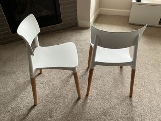 2 Polypropylene Dining Chairs