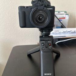 Sony ZV-1 Vlogging Camera w/Bluetooth Tripod 