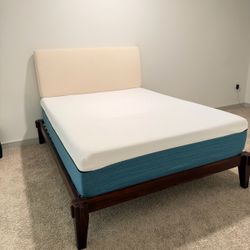 Queen bed set as pictured