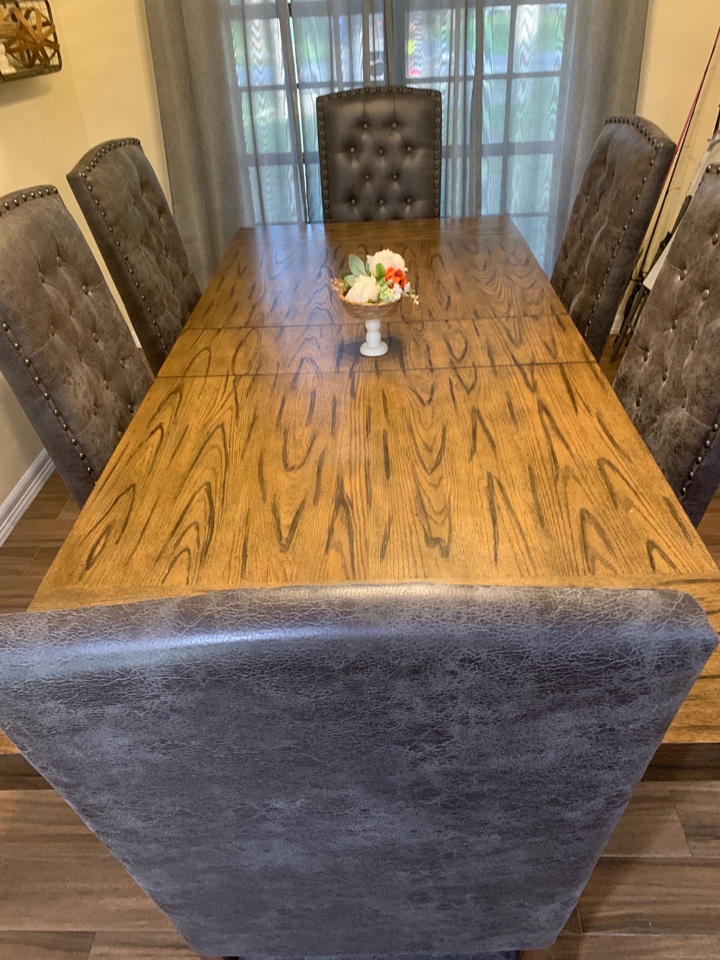 Beautiful Extendable Dining Room Set