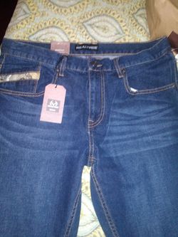  New With Tags On Size 34/30 Realtree Dark Washed Straight Leg Jeans