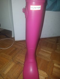 sz10 pink hunter boots New if up there available dnt ask