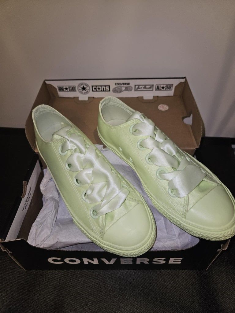 Tinkerbell Green Ribbon Converse