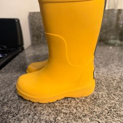 Rain boots size 5-6c