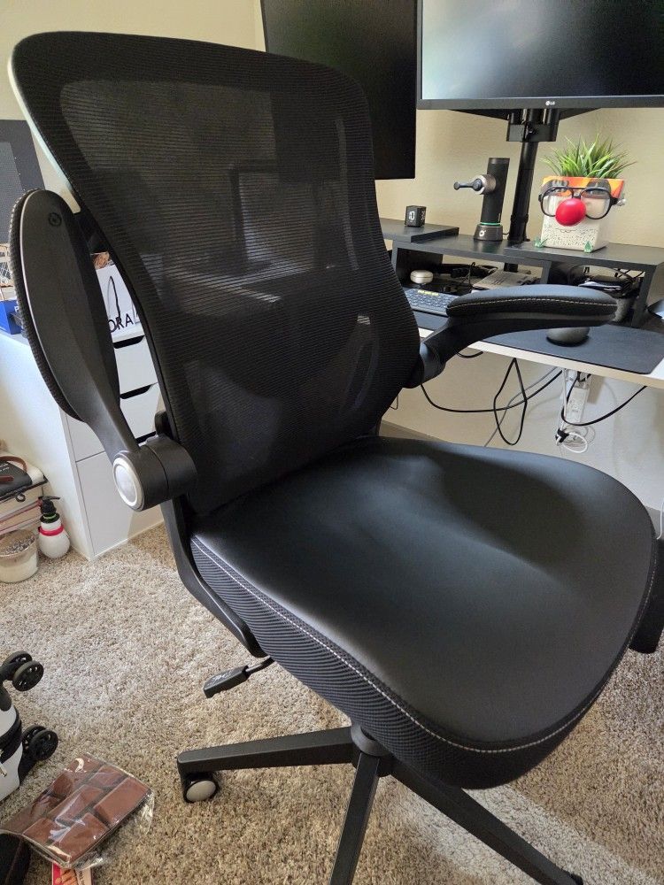 Computer Chair With Adjustable Arms