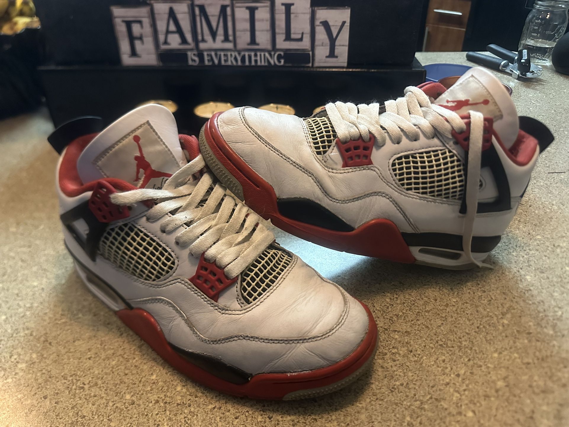 Air Jordan 4 Fire Red Size 8 - 8.5