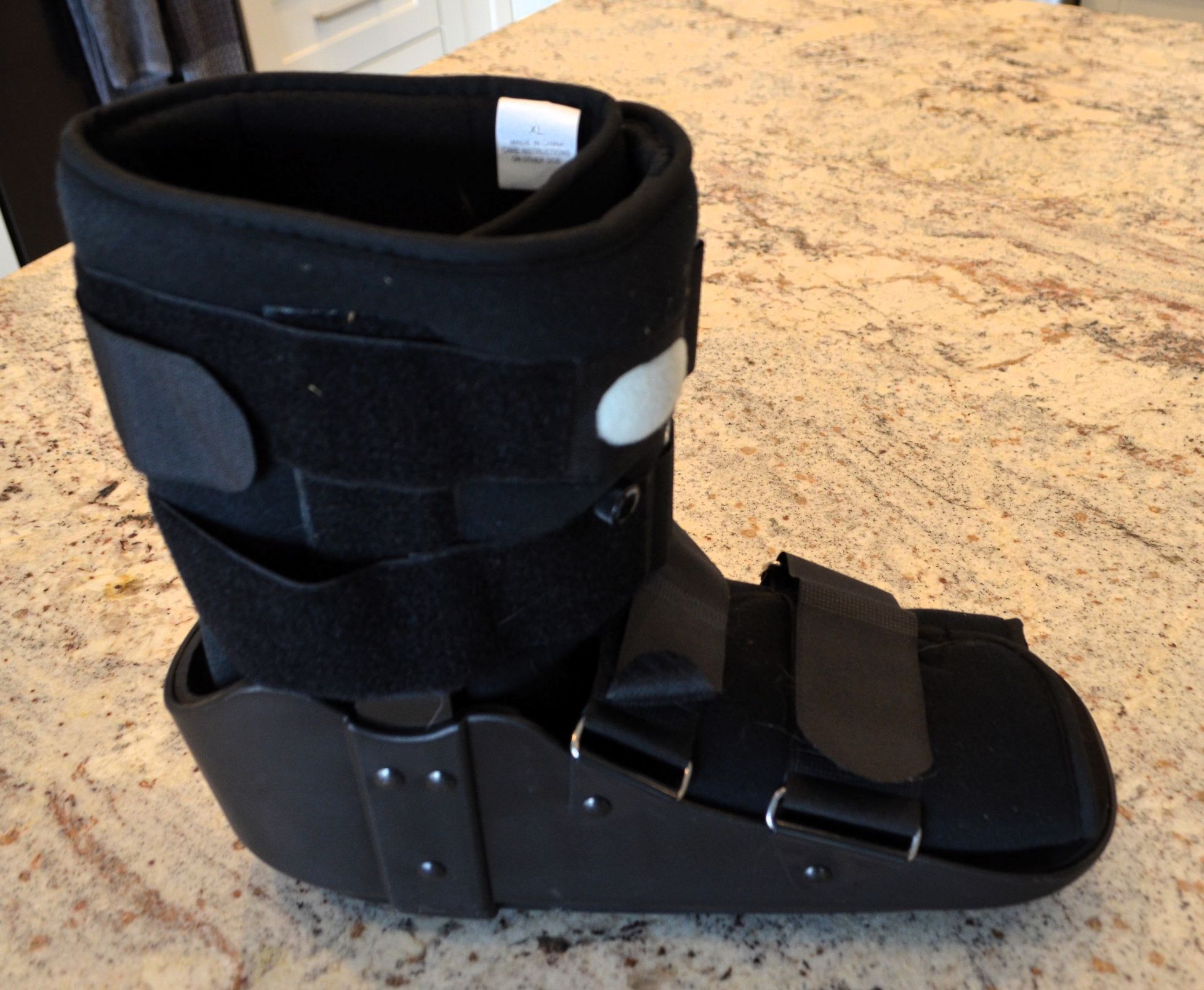 Walking Boot Size Extra Large. Black, Air, Cam Walker, Foot Brace. Excellent.