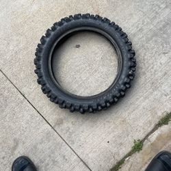 Dunlop 90/100-14  Dirt bike tire in excellent condition 