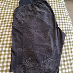 Lululemon 11” Linerless Sz L