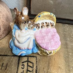 Royal Albert Vintage Beatrix Potter Bunny Mom And Bakes